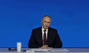 Путин продолжает контакты с лидерами стран Персидского залива, заявил Песков