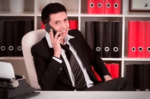 Судя по моему опыту общения с женщинами, лишь меньшинство одобряет и любит бороды, не говоря уже про грудь. Вряд ли люди будут в восторге от волосатой груди, разве что те, кто очень хочет получить «супер-маскулинного», почти неандертальца.