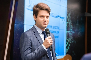 К нашим островам тоже может прийти небольшое цунами — небольшая волна. Она распространяется, как правило, во все стороны: по всем побережьям Тихого океана — Северной и Южной Америки, Евразии, Австралии, Океании. Так или иначе, везде придёт небольшая волна (может быть, пара десятков сантиметров, 10–20 см), которая может не представлять угрозы. Но тем не менее об этом объявляют соответствующие органы: МЧС в России и аналогичные службы в зарубежных странах объявляют цунами-опасность в случае сильного землетрясения.