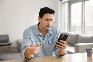 МВД показало, как выглядит анкета мошенников с «аккуратным» вопросом про деньги