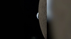 Первое видео на iPhone из космоса: Командир «Артемиды-2» снял завораживающий закат Земли на Луне