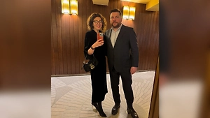 Жену Волкова* заметили с сумкой за 300 тысяч, пока ФБК** просит у людей деньги