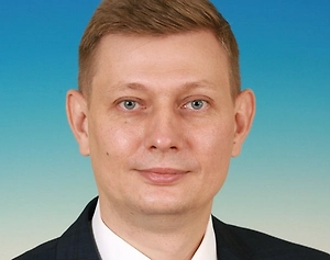 Сегодня потеря карты или её фотографирование третьими лицами даёт мошенникам практически все необходимые данные для совершения операций в Интернете. «Чистая» карта полностью лишает нашедшего или злоумышленника такой возможности, при этом никак не ограничивая удобство использования для самого клиента.