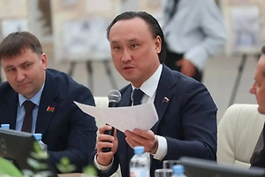 Денежные средства в безналичной форме, доступ к которым осуществляется через банковские карты или электронные кошельки, декларировать не нужно.