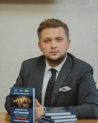 Если никакого влияния нет, нужно отменить ВПР. Нужно наконец-то сделать школу местом для возможностей, для того чтобы люди получали знания, чтобы дети занимались там с учителями воспитательными какими-то вещами, но не постоянными проверочными. Не может быть школа жандармом. Школа должна быть местом просвещения.