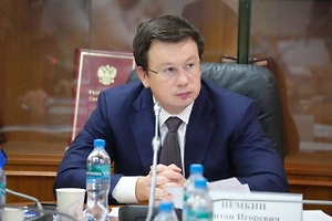 Основная задача злоумышленников — максимально быстро вовлечь пользователя и побудить его перейти по ссылке, пока действует эффект «выгодного предложения» с ограниченным сроком. В ход идут агрессивные формулировки вроде «скидка до 90%» или «эксклюзивный кешбэк только сегодня».