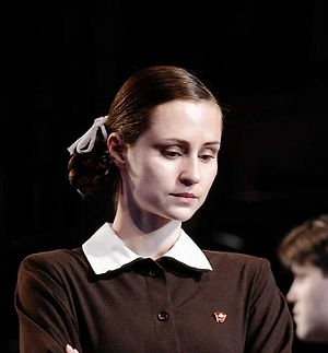 Самое главное, каждый раз пытаюсь приблизиться к этой героине, найти в себе пронзительную честность, которая её характеризует, вспомнить себя в школьные годы, вспомнить, что такое юношеский максимализм, воскресить в себе эту непримиримость, обостренное восприятие реальности, острое чувство несправедливости и веры в то, что ты можешь изменить мир