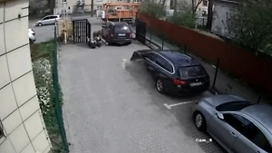 Во Львове автомобиль ТЦК сбил мать во время попытки помешать мобилизации её сына