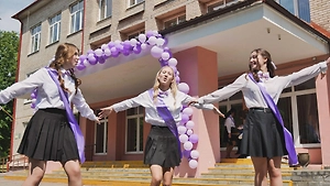 Собрать выпускницу в 2026 году обойдётся в два раза дороже, чем выпускника