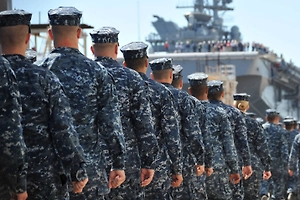 США вывезли 1,5 тыс. моряков с базы в Бахрейне после атак Ирана