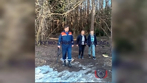 В Балашихе спасатели вывели из леса двух заблудившихся 12-летних мальчиков