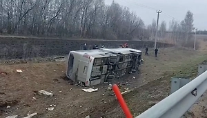 Саратовский губернатор прервал рабочий визит и поехал в район ДТП с детьми