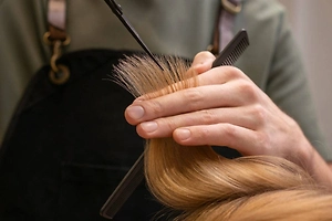 Стрижка волос в России подорожала на 13–15% за год, опередив инфляцию