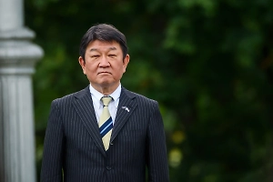 Глава МИД Японии заговорил по-русски после вопроса о России