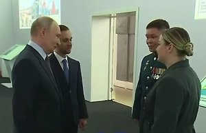 «Работаете над демографией?»: Путин с улыбкой обратился к семье Героев