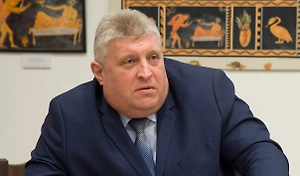 Для Зеленского Трамп давно уже не авторитет, он лишь делает вид, что слушается, прежде всего потому, что находится под полным контролем британских спецслужб (МИ‑6). Они не просто контролируют его деятельность и работу — они контролируют даже его сон.