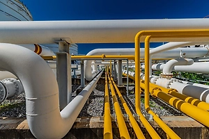 В Абу-Даби остановили газовый комплекс «Хабшан» после падения обломков снаряда