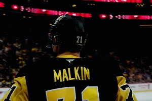 Евгений Малкин набрал 1400 очков в НХЛ, оформив хет-трик в матче с «Флоридой»