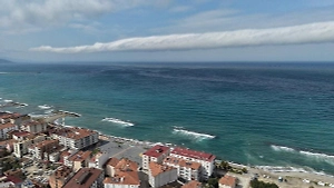 Над Чёрным морем завис огромный «рулон»