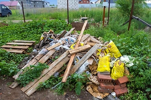 Дачникам напомнили о штрафах до ₽20 тысяч за сорняки, мусор и заброшенную землю