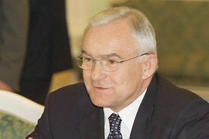 «Отдайте землю — получите мир»: Экс-премьер Польши ударил по самому больному для Киева