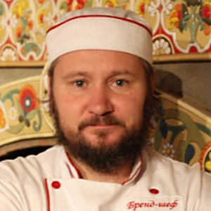 Во-первых, пикша сама по себе замечательная рыбка. Это тресковые, наши североморские тресковые, которых испокон веков вылавливали и использовали и поморы, и не только поморы — привозили и в другие губернии. Прекрасная рыба, особенно если свежая и в сезон. Поэтому её можно привязывать и к русской традиции.