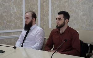 Мэр Хасавюрта наградил двух мужчин за спасение собаки во время наводнения