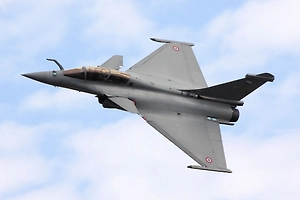 Франция разместила истребители Rafale в 130 километрах от границы России