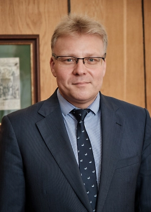 Но в данном случае это происходило в рамках дискриминации Украинской православной церкви и углубления украинского раскола. Поэтому решение руководства Украины о том, как праздновать Рождество (и Пасху), было политическим. Страна перешла на новый стиль в праздновании Рождества, подчеркнув свой прозападный, антироссийский курс и отрыв от русского православия, которое празднует по-другому.