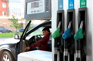 С 1 мая установятся новые цены на бензин. Как изменения на рынке скажутся на стоимости топлива