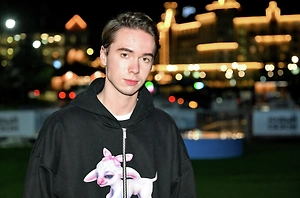 «Меня сложно задеть»: Актёр Денис Власенко поставил на место своих хейтеров