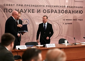 Шахматы для троих: Медведев указал, кто может сорвать перемирие США и Ирана