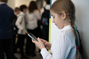 В Греции запретят соцсети для детей младше 15 лет