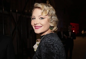 Плацента и рога марала: Рената Литвинова совершила бьюти-вояж на миллион в Россию