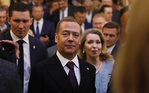 Медведев: Перемирие в Иране нарушено, а Ормузский пролив вновь перекрыт