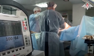 За секунду до взрыва: Врачи под присмотром сапёра спасли бойца с боеголовкой дрона в теле