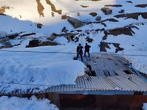 В Дагестане из-за таяния снега повреждены десятки домов и школа