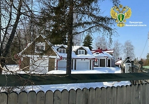 Чиновник отдал исторический участок в Плёсе жене и построил там дом — теперь всё снесут