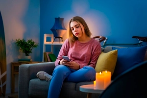 Глянул на минуту в телефон, а очнулся в полночь? 10 способов разорвать этот круг и отдохнуть без экрана