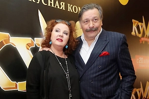 «Добрые люди, простите Христа ради»: Супруга подговорила Назарова на отъезд из РФ, заявил Садальский