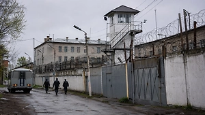 Число заключённых в России упало ниже 300 тысяч: во ФСИН назвали причины