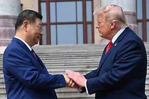 Не «силовое» рукопожатие: Эксперты раскрыли язык тела Трампа и Си на переговорах