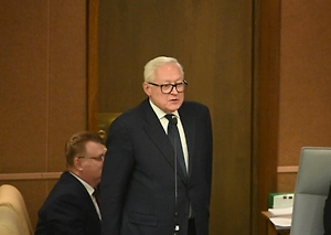 Россия продолжит поддерживать Кубу на фоне блокады со стороны США, заявил Рябков