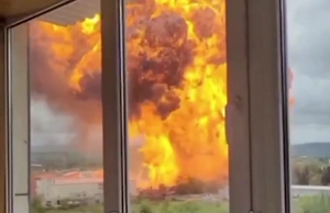 На видео попал момент взрыва и огненного гриба на АЗС в Пятигорске