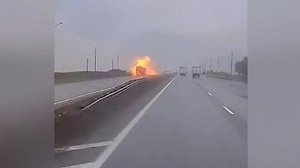 На трассе под Челябинском взорвался грузовик с газом, пожар сняли на видео