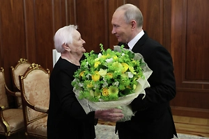 Учительница Гуревич: Президент заверил, что останется для меня Володькой Путиным