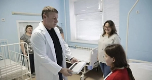 Врио губернатора Белгородской области навестил в больнице пострадавших от атак ВСУ детей