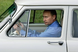 Путин в соседней полосе: В Кремле допустили, что водители могут встретить президента за рулём