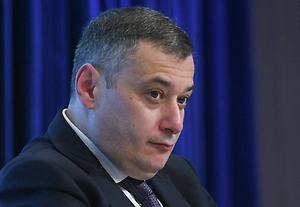 Хинштейн пообещал провести беседу с чиновником, выругавшимся матом на совещании
