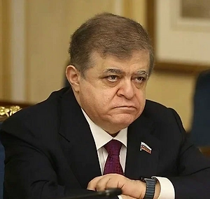 Она сама запустила эту информацию, что её можно рассматривать в качестве кандидата. Но поскольку она поняла, какая реакция у России на неё, что она неприемлема ни с каких позиций, она решила опередить события... Понимая, что получит в ответ «нет», опередила нас и сказала: «Я не собиралась, я не хочу». Она сама себя пыталась дезавуировать. Мы даже не заметили её высказывания. 
